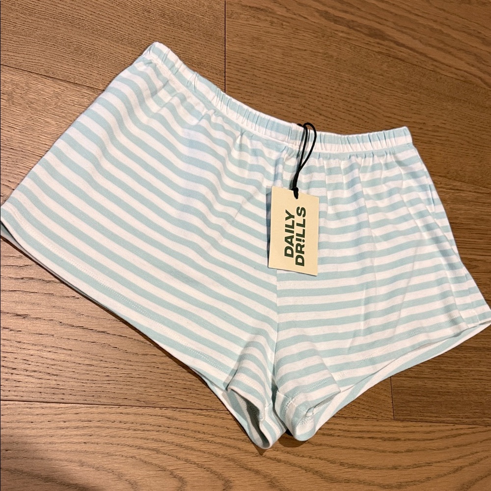 Daily Drills mist and White Striped Shorts